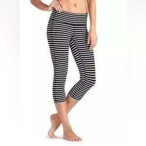 ATHLETA Stripes Chaturanga Capri Yoga Pants